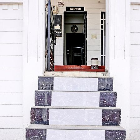 Hotel O White Palace Hotel Rádzskot Kültér fotó